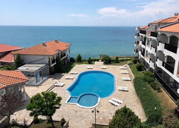 Sun Coast Villas - Sea View Apartment Few Steps From Beach And Marina